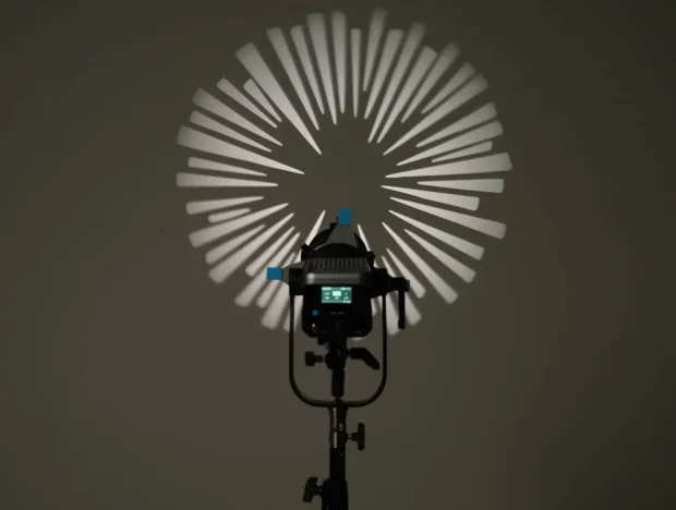 Nanlite Forza Projector Mount 18-36 stand Spot Wide gobo 1