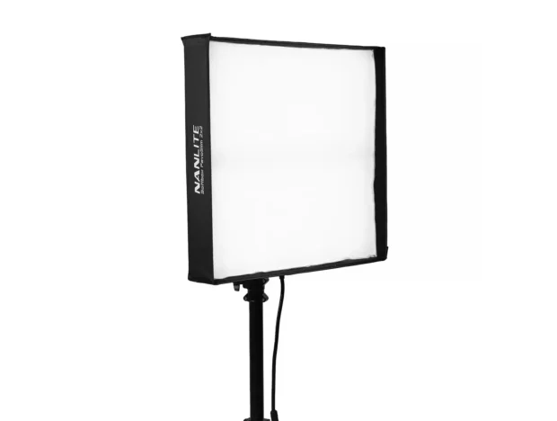 Nanlite PavoSlim 240C day soft