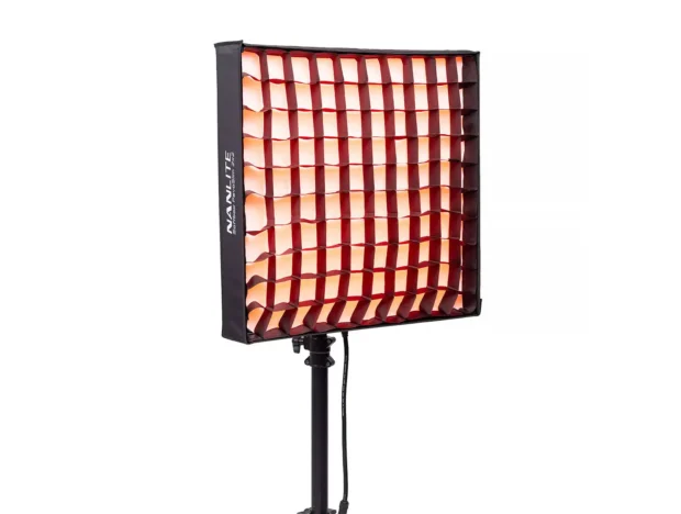 Nanlite PavoSlim 240C red grid